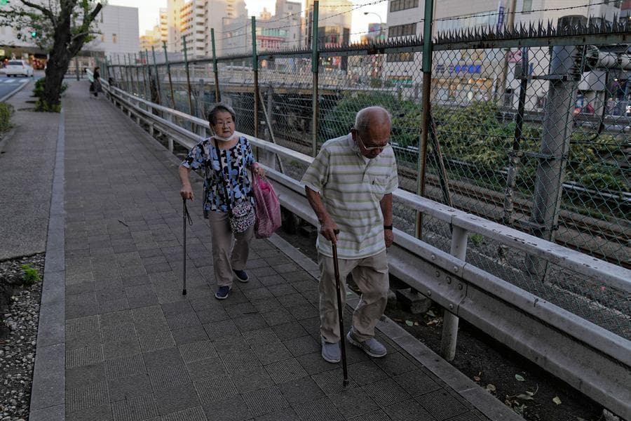 日本应对老龄化社会：制度建设、产业发展与供需矛盾