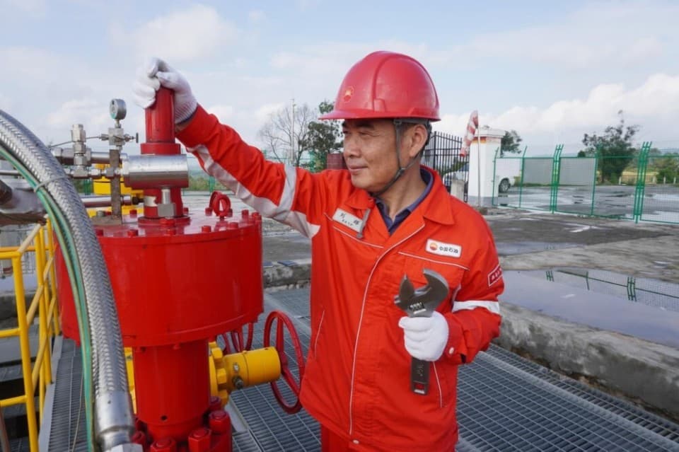 中国石油集团公司技能专家刘辉：以己微光，铸就国之荣光