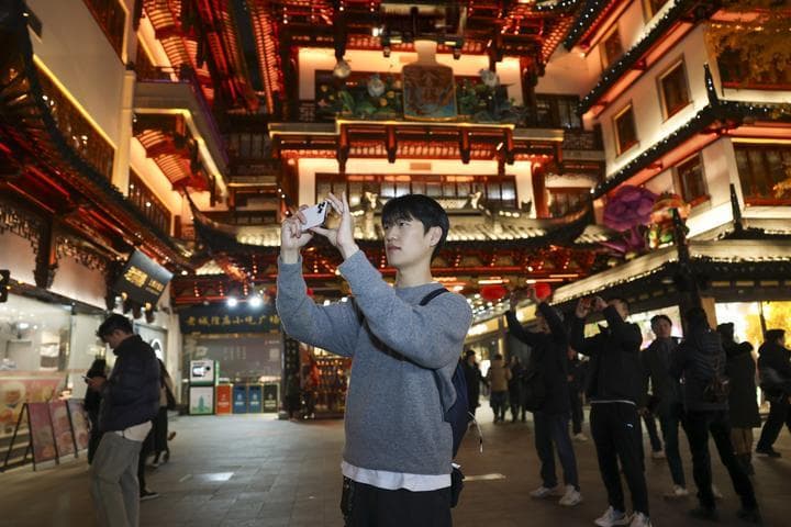 免签，韩国游客扎堆上海街头