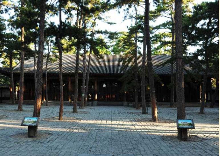 承德避暑山庄：一座宫殿的敬诚、倨傲与憋屈