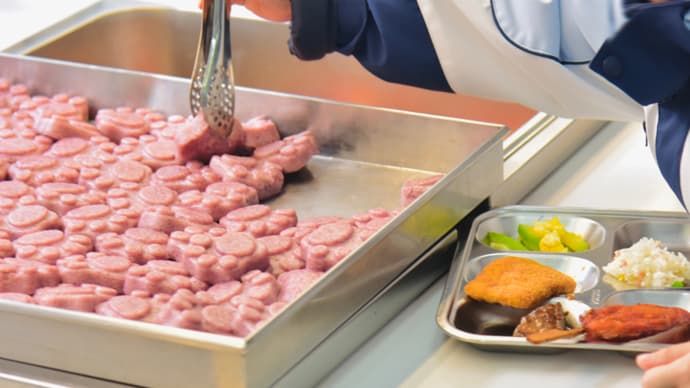 这所家门口小学开启每天6菜3主食1汤自选餐，自选餐能否推广？
