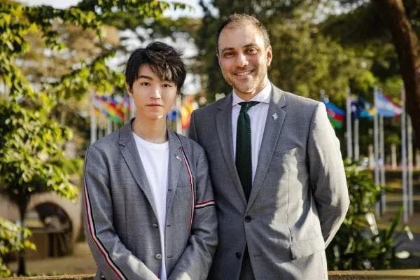 王俊凯联合国发声，韩红援龙江：艺人公益进行时