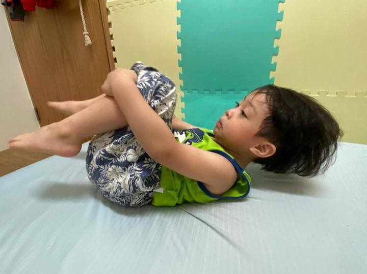 想要夜夜好眠？带孩子起来动一动！