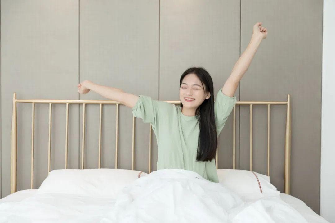 肝脏健康预警：晨起四大症状与全身信号，及中医养肝方案