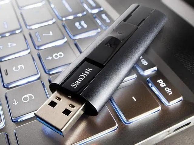 U盘2.0与3.0的区别：传输速度、兼容性、电源消耗等方面的全面对比