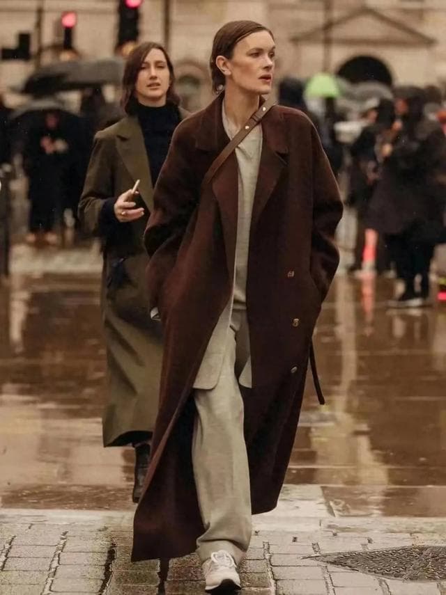 中年女人怎样穿搭衣服会显得更年轻？博主示范3种穿法，减龄时髦