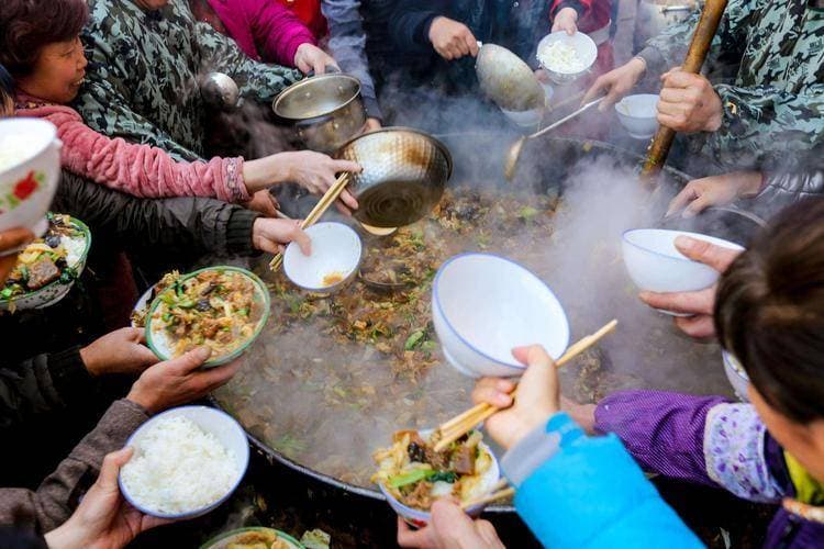 做饭的团结功能：从家庭到职场的协作艺术