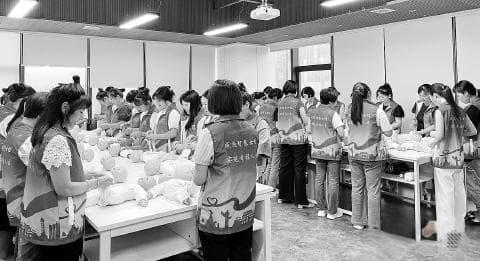 30岁+高学历女性成月嫂新势力，月入过万成常态
