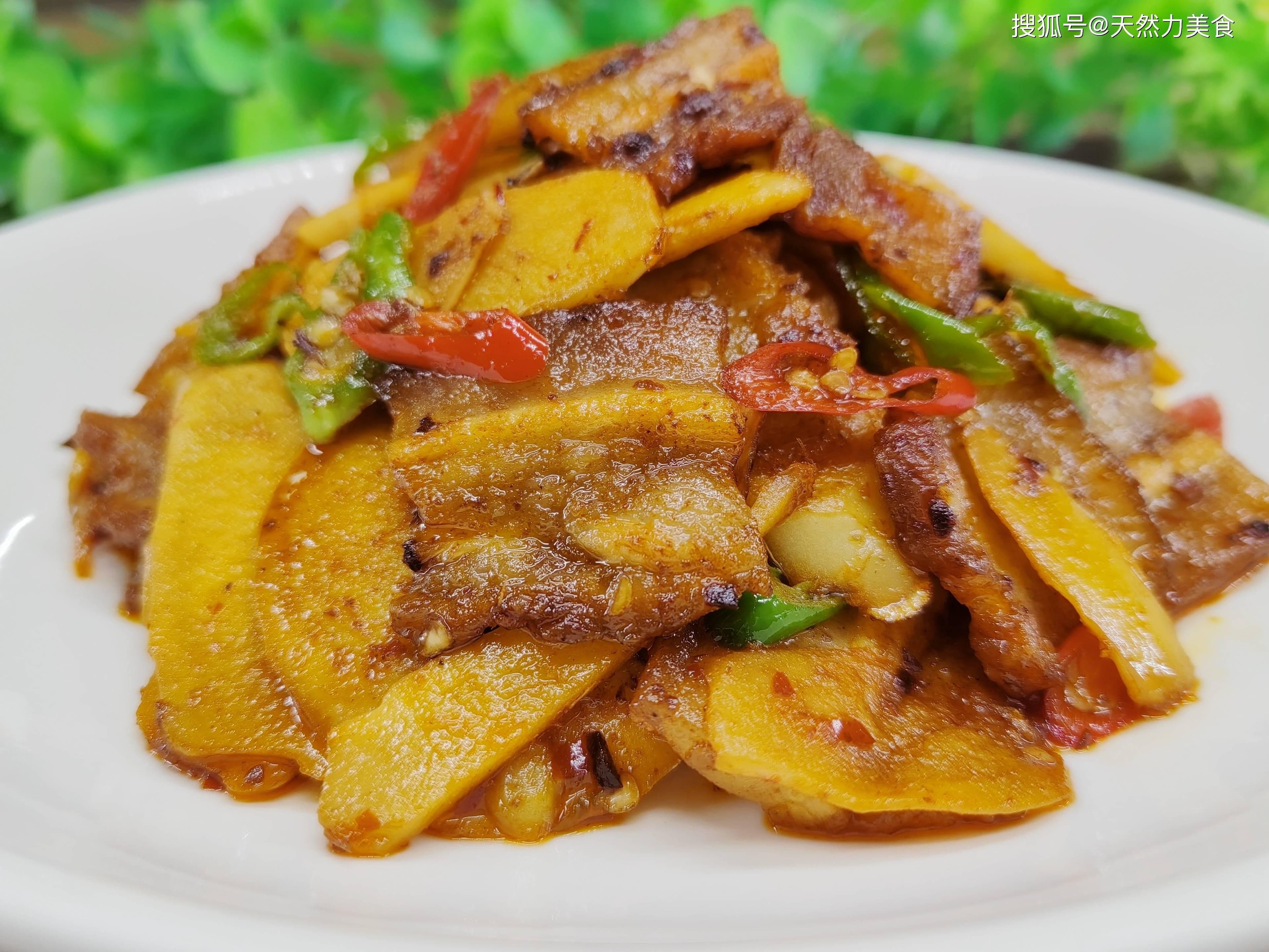 让米饭闻风丧胆的仔姜回锅肉，香辣好吃很下饭，做法也简单
