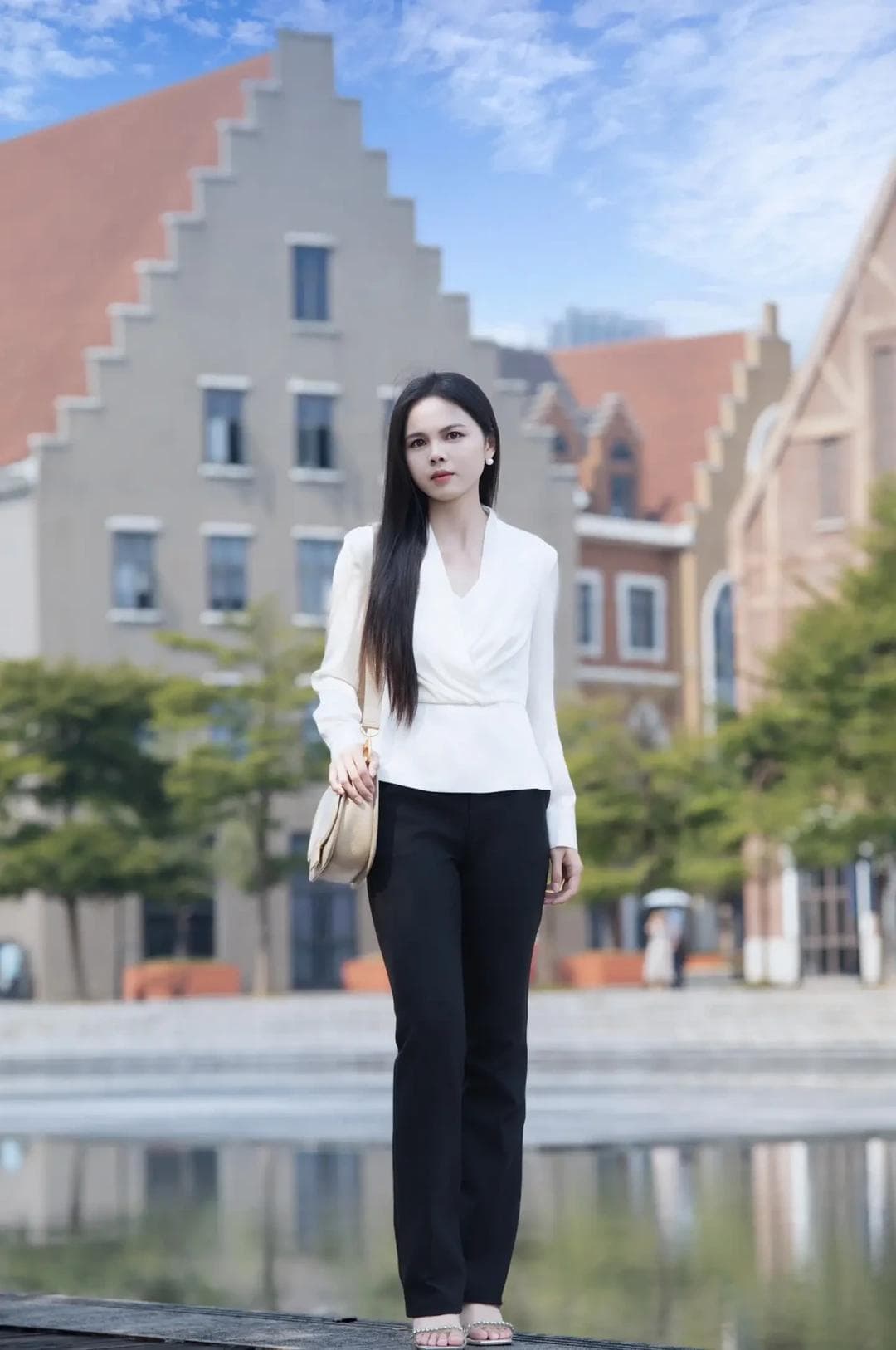 职场中高智感女生的时尚穿搭与内在修炼之道