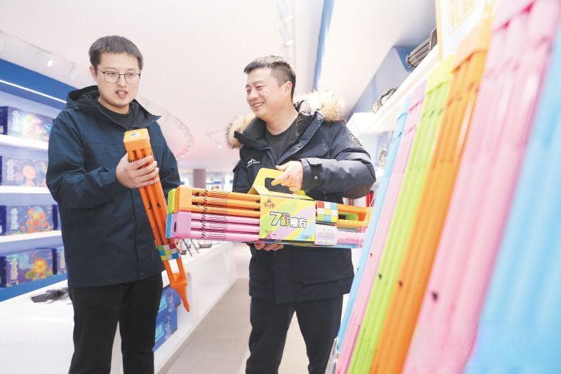 春节临近，什么烟花产品最畅销？“加特林”依然灵，“金钛柳”很吸金｜新春走基层