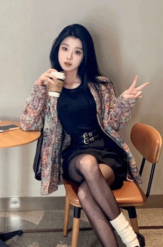 时尚秘籍：花纹外套如何轻松搭配？