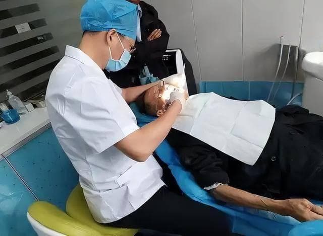 警惕！舌头若有4个现象，或是恶性肿瘤“警报”，等到晚期就迟了