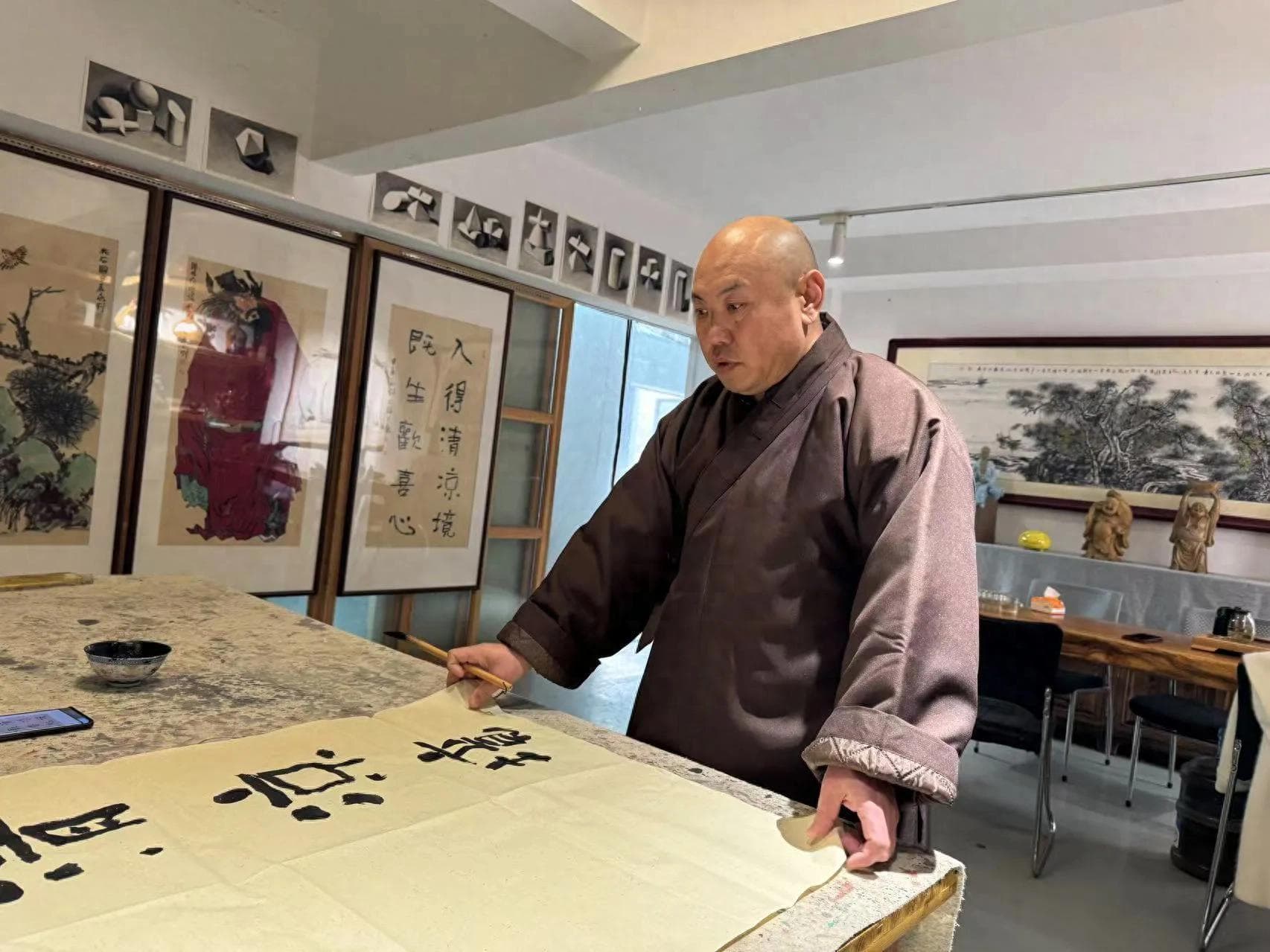 杨永刚画作禅意之美：东方美学的当代呈现