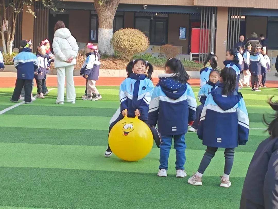 落实“2·15专项行动” | 课间15分钟，让学生“迈出脚”且“玩得好”