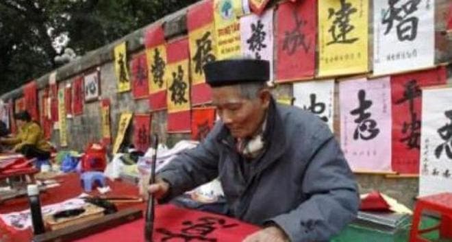越南废除使用1800年的汉字，全民学习罗马拼音，如今造成什么影响