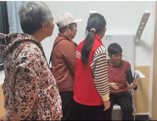 “牵手”科技，大浪街道探索智慧养老服务新模式