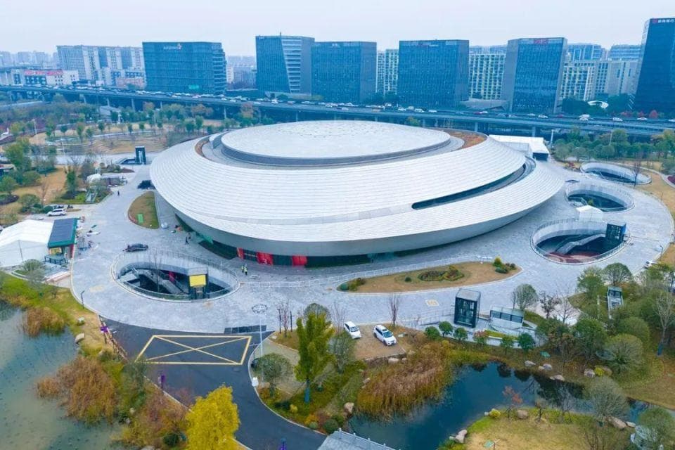 中国第一座亚运会电竞比赛场馆原来在杭州，外形酷似“星际战舰”