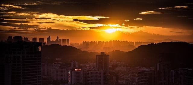 中国楼市虽回暖 头部房企仍陷财务困境
