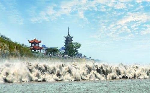 海宁盐官：观“天下奇观”钱江潮，品千年古城文化