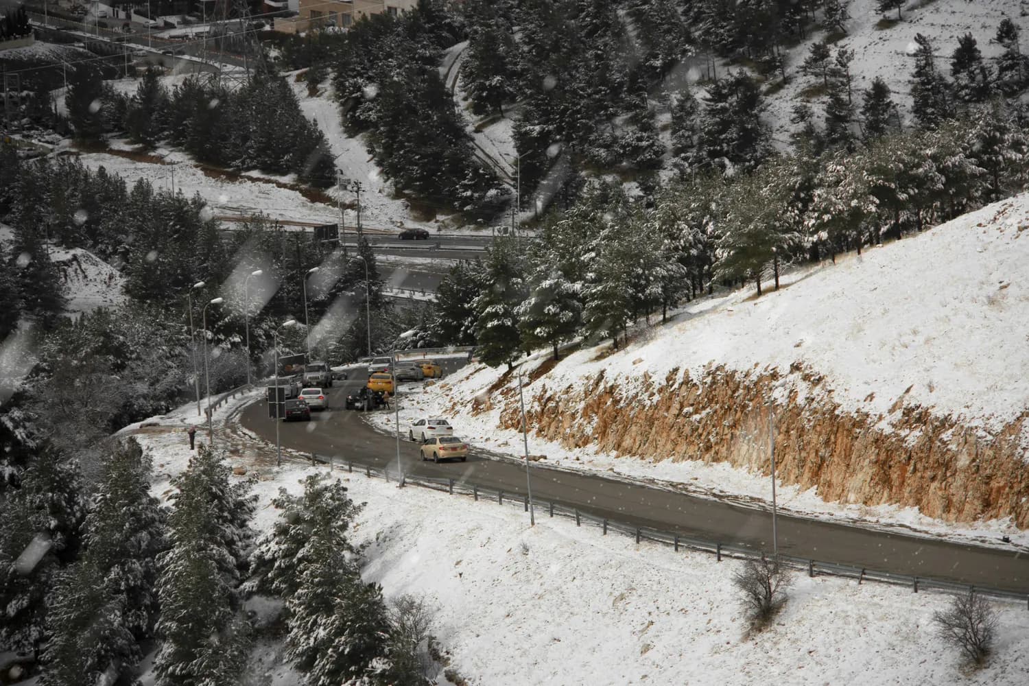 太行一号公路冬日探雪，捕捉最美瞬间！