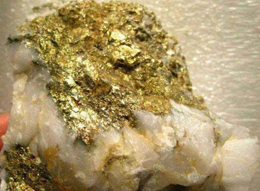 金矿石图片鉴别原石（金矿石都长什么样？认清金矿石特征）