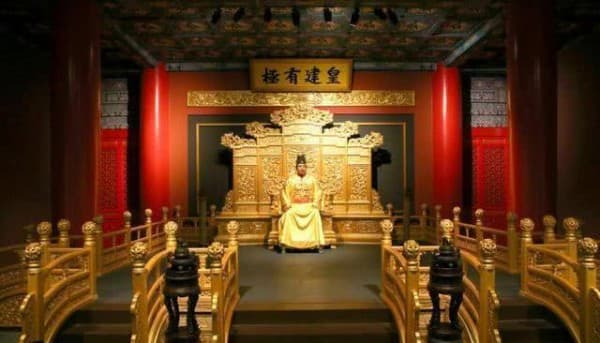为何圣旨前要加“奉天承运，皇帝诏曰”这8字？电视剧里都读错了