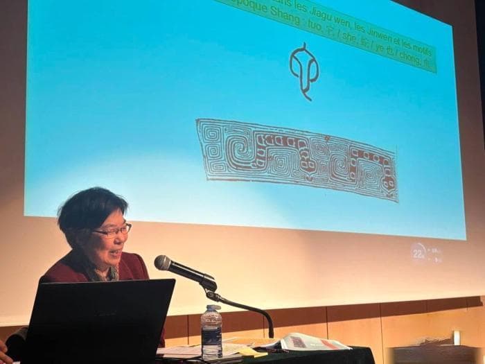 巴黎中国文化中心举办“欢乐春节”系列活动讲座《中国古代文化中蛇的象征意义》