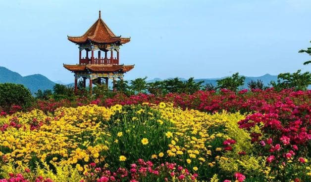黛眉山景区：云顶花园、地质画廊与黄河大观