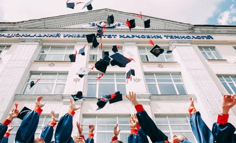 英国留学申请：了解本科和研究生录取标准和流程