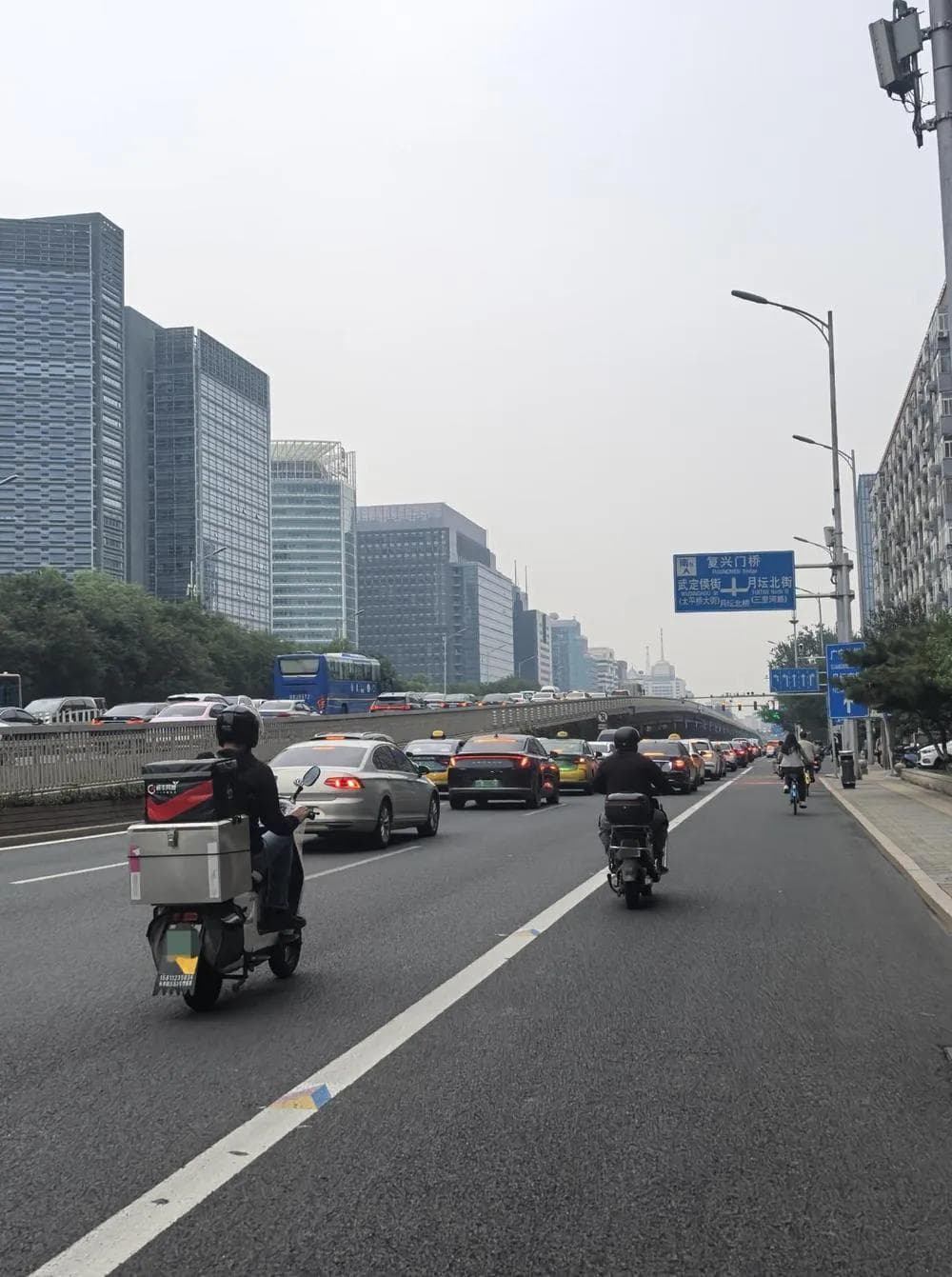 限速25km/h，实际翻倍，谁给电动自行车解限速留了后门？