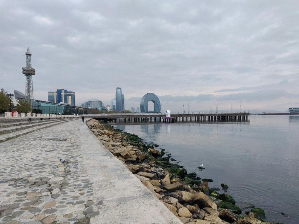 阿塞拜疆：火焰之国的地理奇观与文化魅力