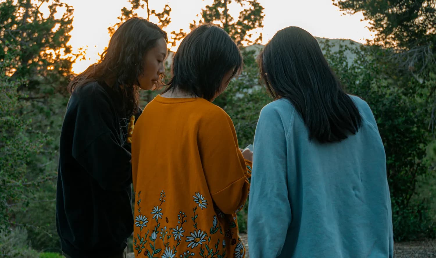 《烟火人家》里的“姐妹情”：平凡生活中的温情与羁绊