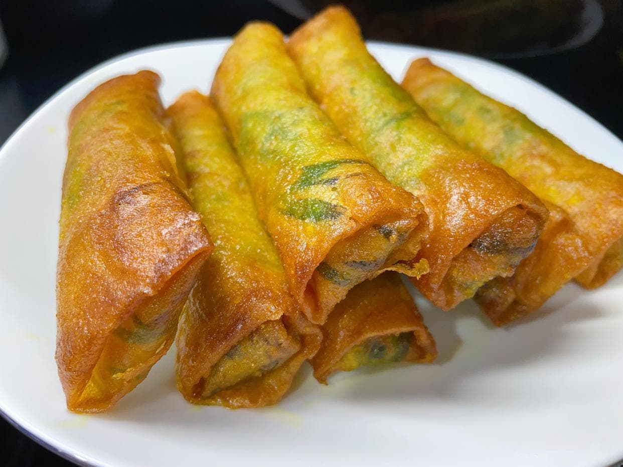 春天吃春卷，解馋又应季！教你包这个馅儿的春卷，第一次见