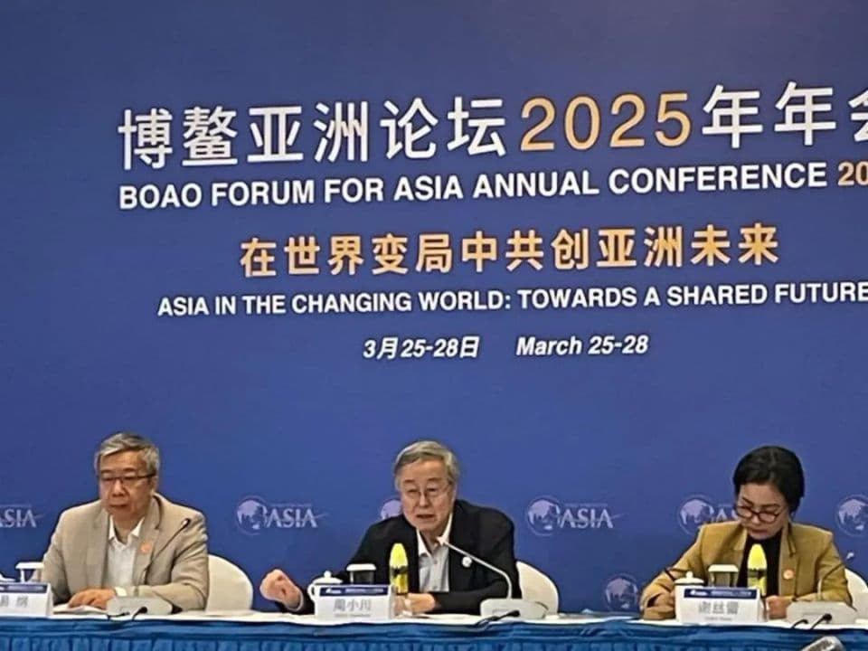 周小川：能源转型需优化价格机制，不能赔钱做转型金融