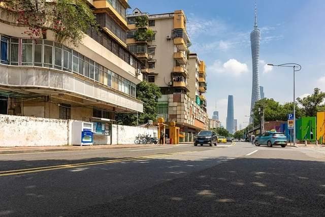 广州电动自行车新规引发热议：限速15公里与总量控制争议