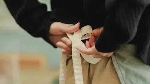 腰疼的常见原因、预防与应对策略