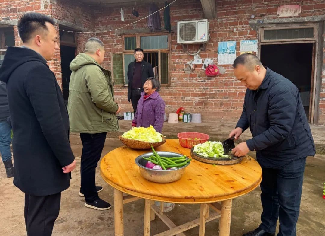 双向奔赴！14个兵儿子，回家看望“父母”