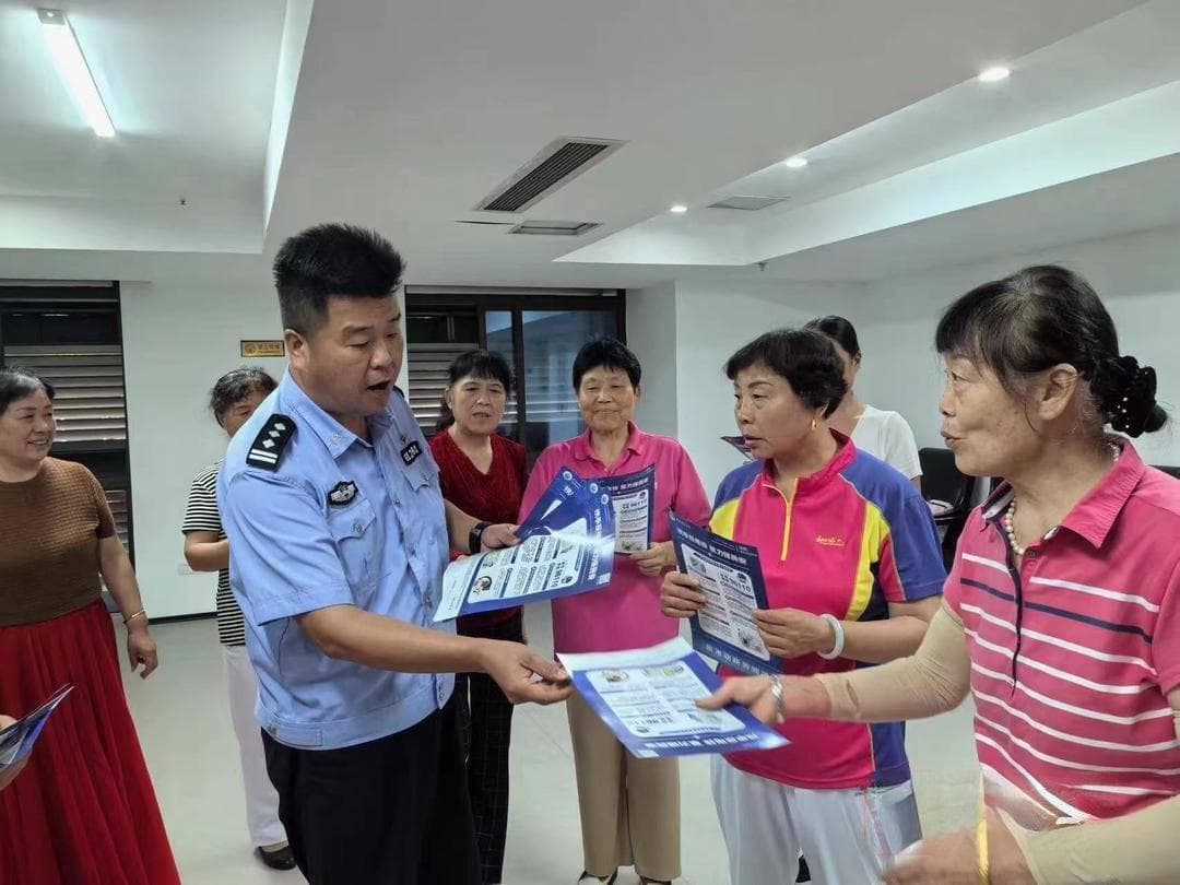 “邮寄黄金”诈骗频发，警方深入社区开展反诈宣传