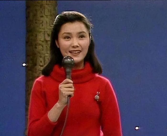 盘点历届央视春晚36位美女主持人，你最喜欢谁？
