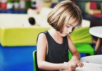 诗允这个名字怎么样名字寓意和含义是什么？诗允出自哪里五行属啥