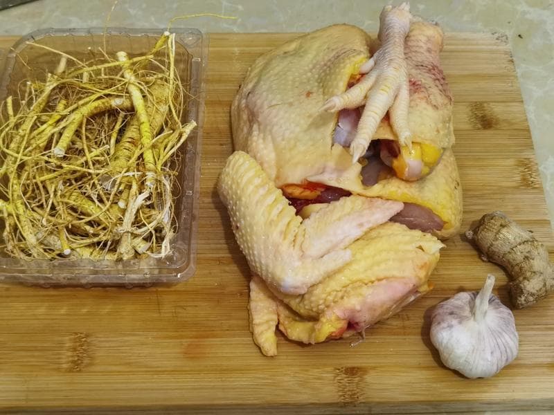 五指毛桃蒸鸡：一道香飘四溢的特色家常菜