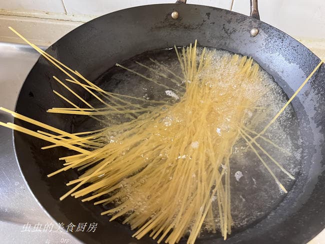 羊肚菌培根意面：中西合璧的创意料理
