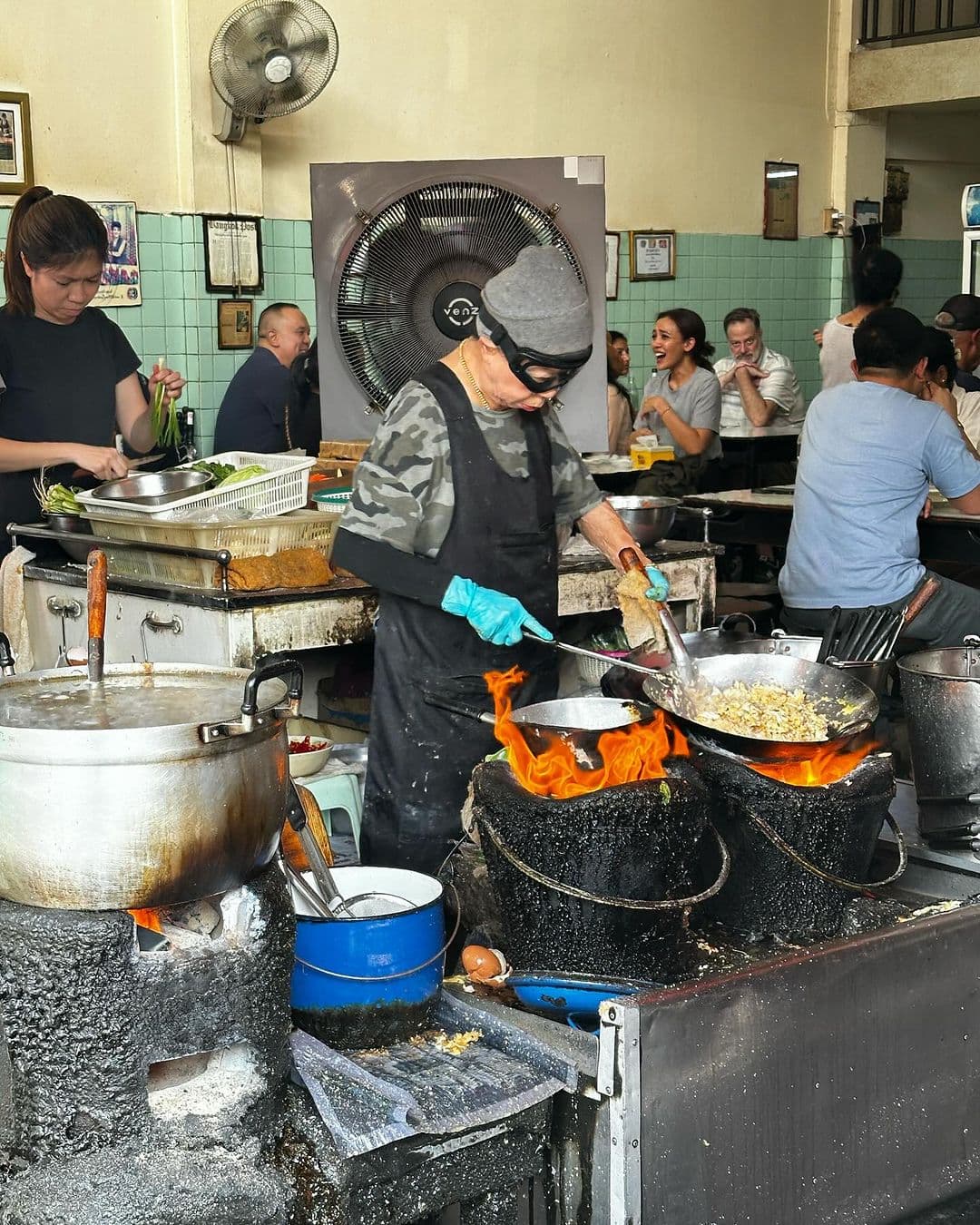 曼谷街边美食天堂：探访6家米其林推荐街边餐厅