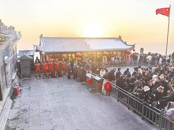春节期间，百万游客密集打卡“神·武·峡”