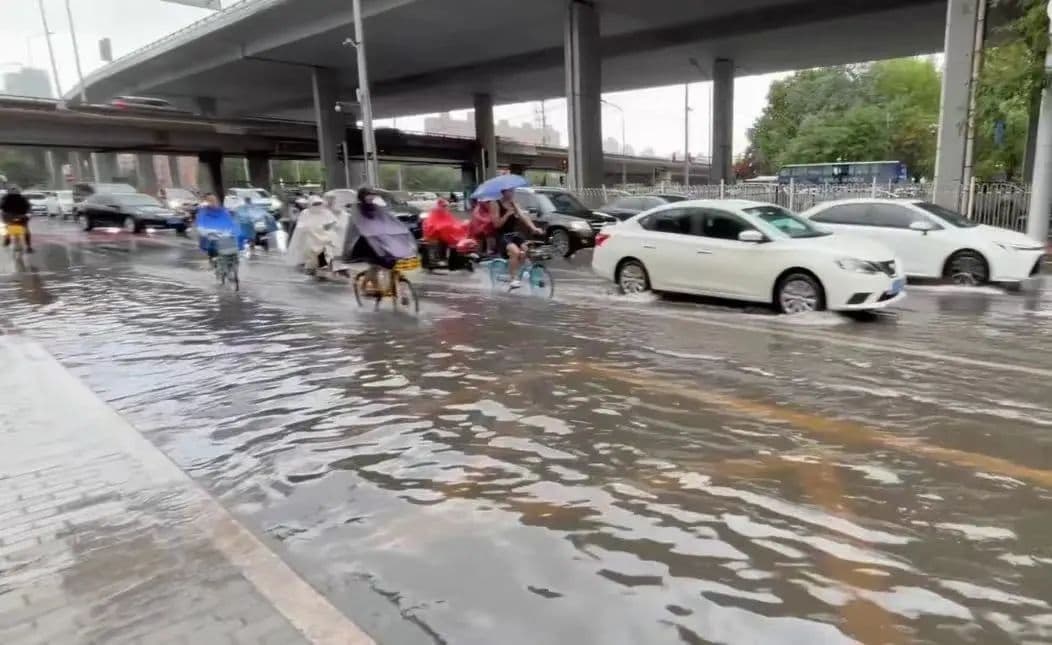 因暴雨迟到能扣工资吗？暴雨天未能到岗算旷工吗？一文读懂！