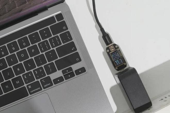 一边用电脑一边充电好吗？电脑7大伤电池行为，附电脑保养指南