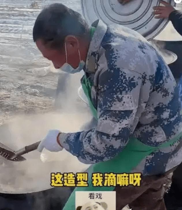 东北农村大席：南北文化碰撞中的盛宴体验，敬酒聊天，场面十分热闹！