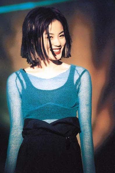 王菲1997专辑封面：时尚与音乐的完美融合