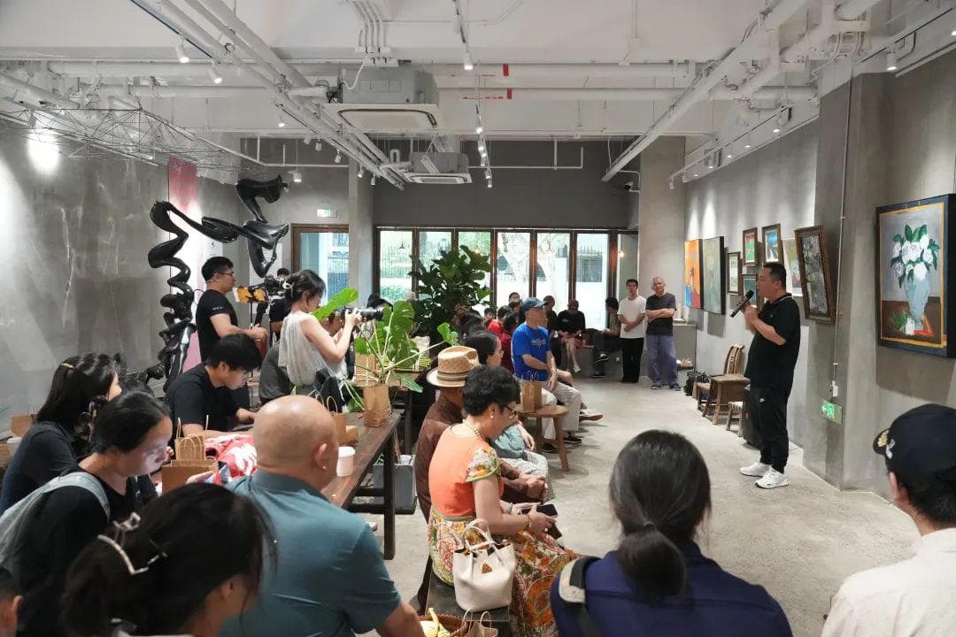 崇明村民的画作在市区展出